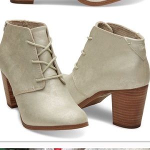 Toms white gold lace up leather booties